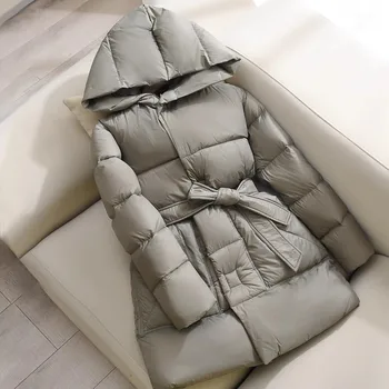 Темпераментное женское пуховое пальто 2023, Новое зимнее пальто с капюшоном из белого утиного пуха, легкое тонкое высококачественное пуховое пальто, модное пальто средней длины